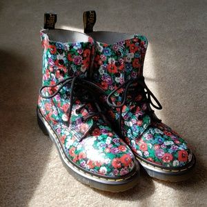 Dr. Martens Pascal Boots in Wild Poppy Size 7